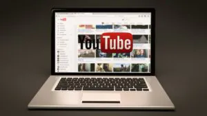 簡単!PowerPointにYouTube動画を追加する手順